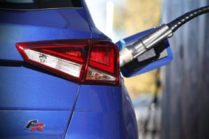 coche-gas-repostando-coches-gas-coches-gasolina